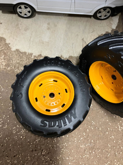 Mitas 900/60 R42 Tractor wheel set 1:32 scale 65mm x 28mm Image 5