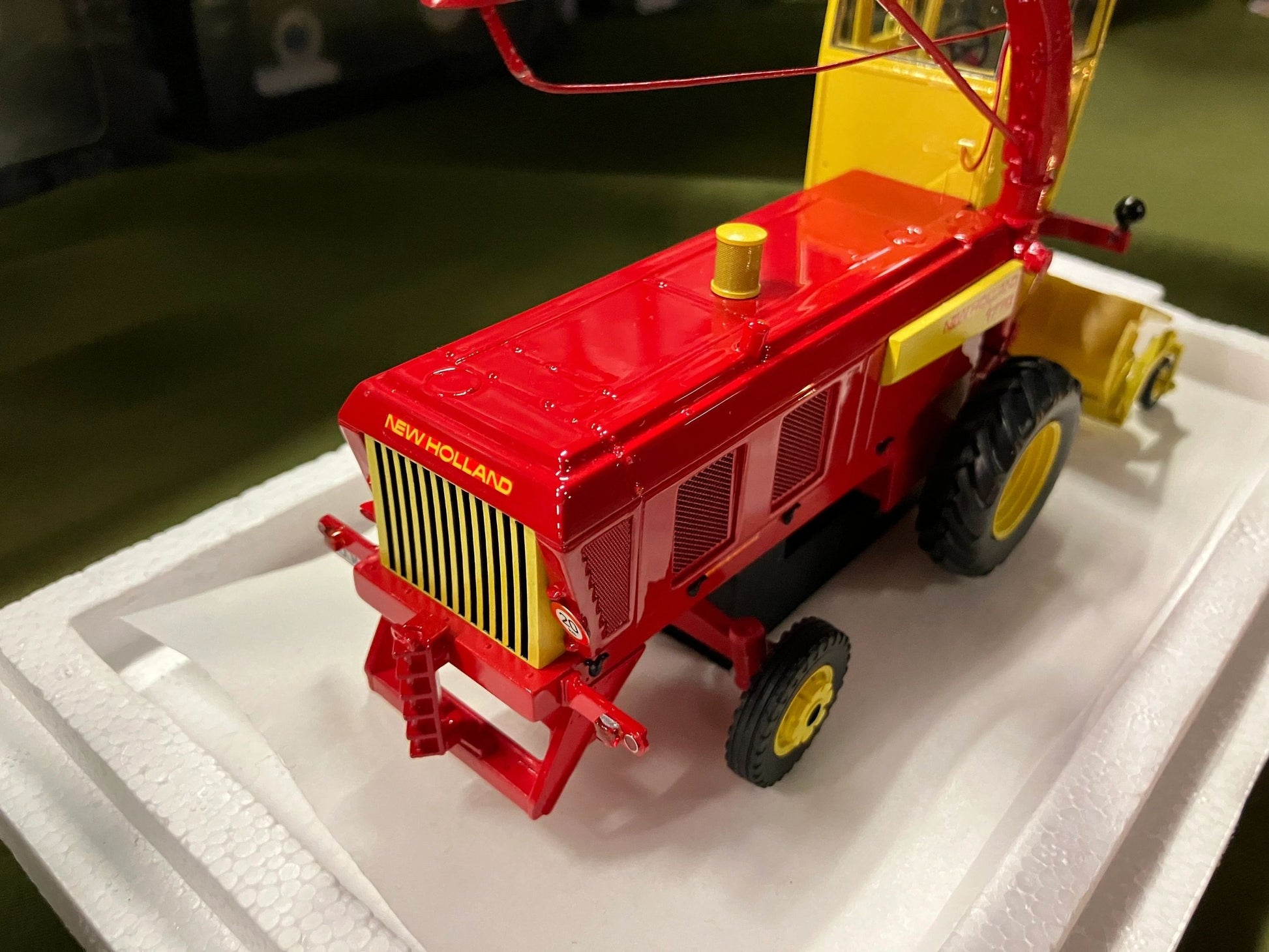 New Holland 1770 Forage Harvester Limited Edition Stunning in 1:32 scale VKA Models Image 7