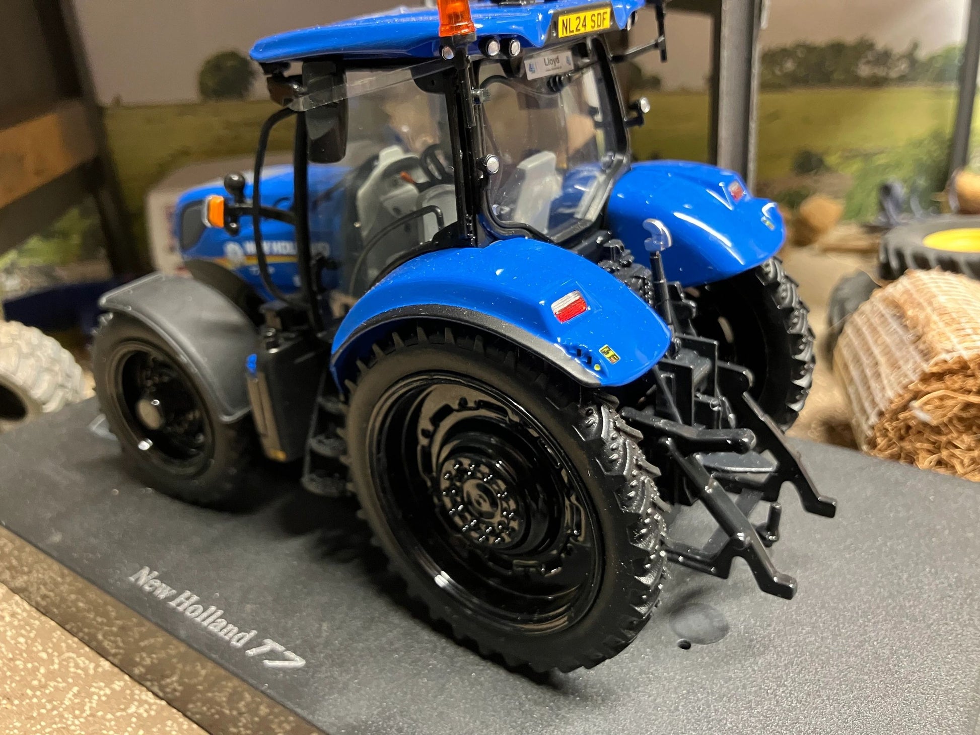 New Holland T7.225 Tractor Conversion narrow black Row crop wheels 1:32 scale Image 4