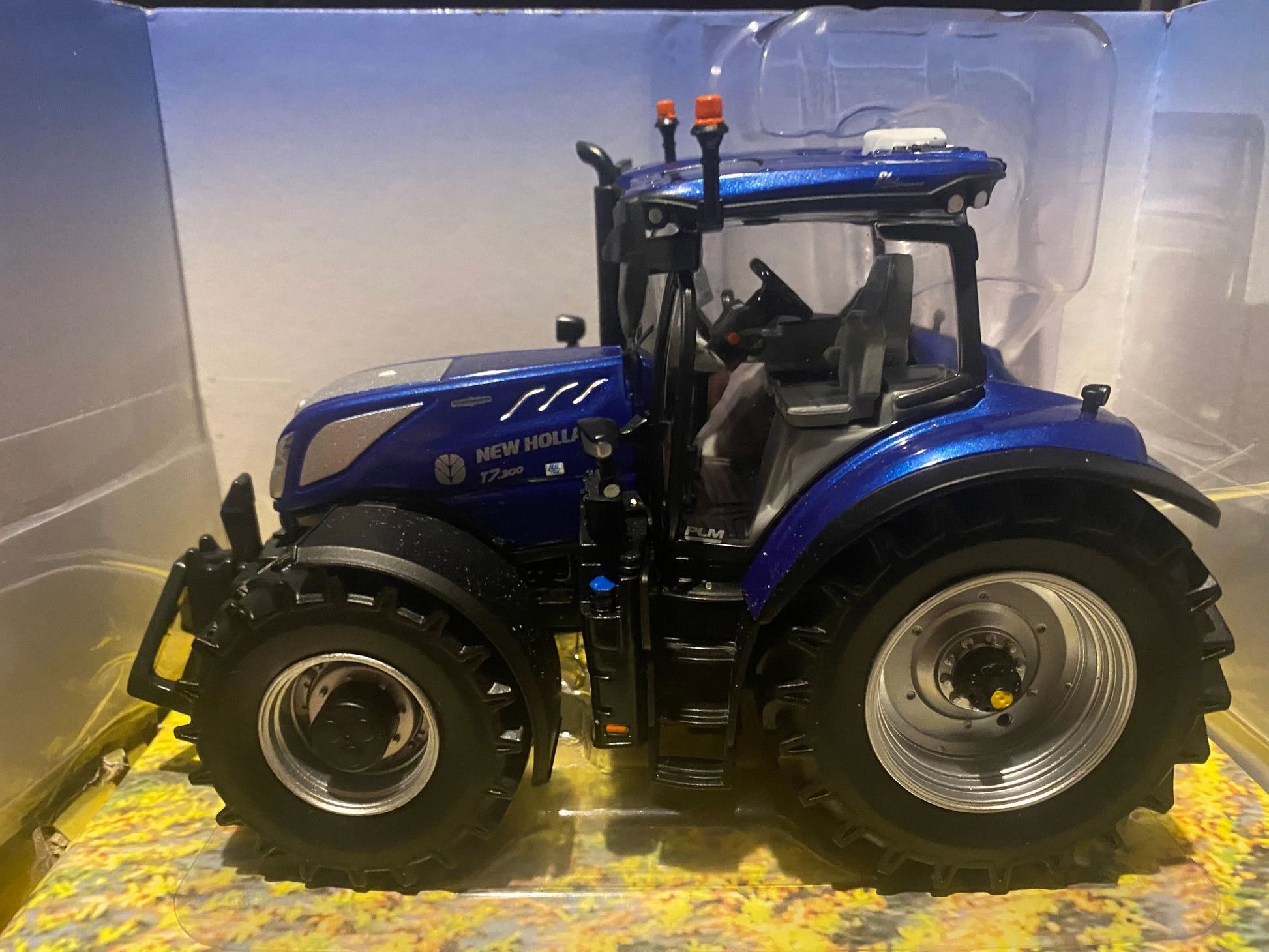 New Holland T7.300 Blue Power Tractor Conversion 1:32 scale Image 2