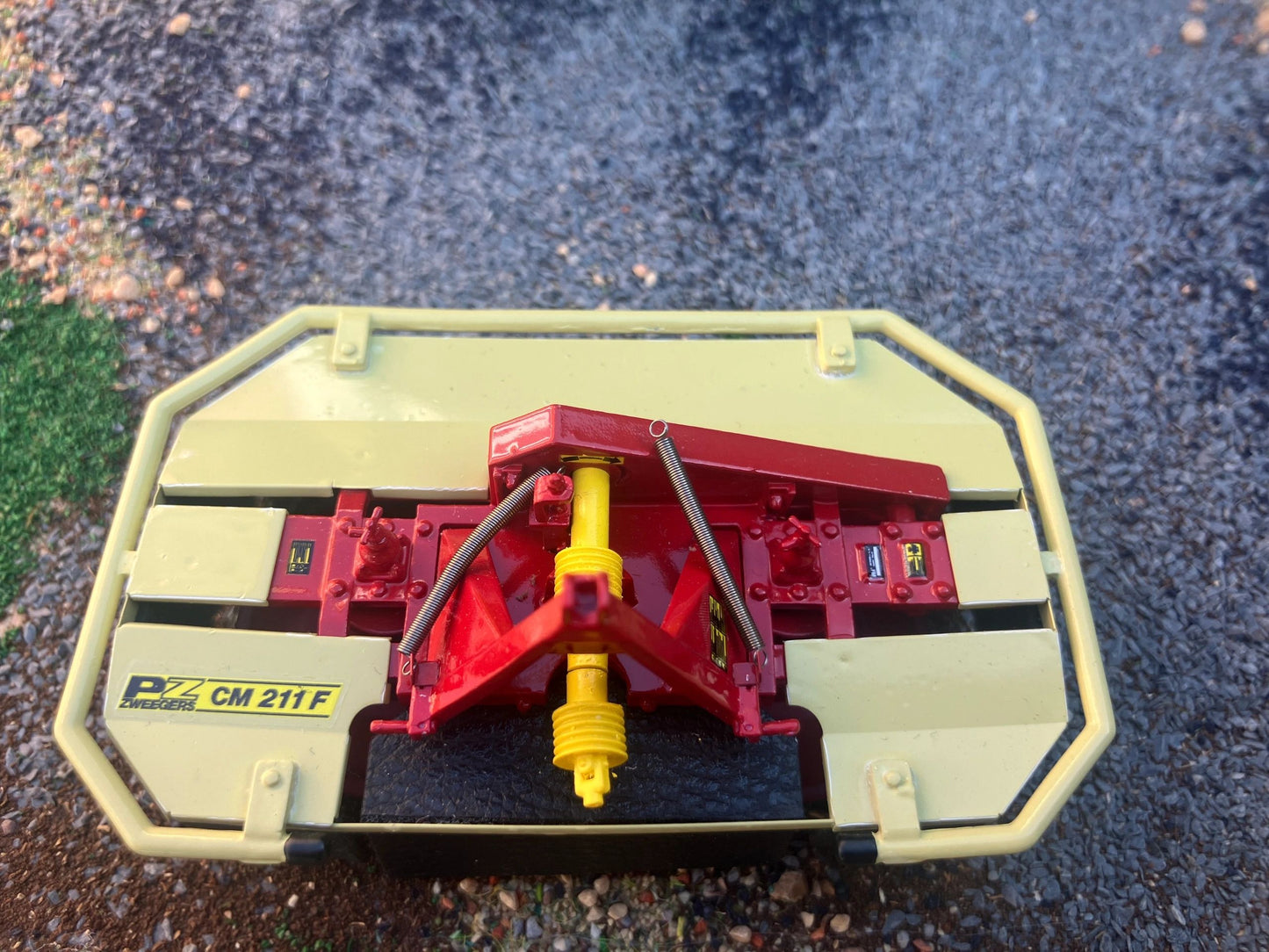 PZ CM 211 F Front Mower Gen 2 Metal 1:32 scale Limited Edition Minitrac Image 6