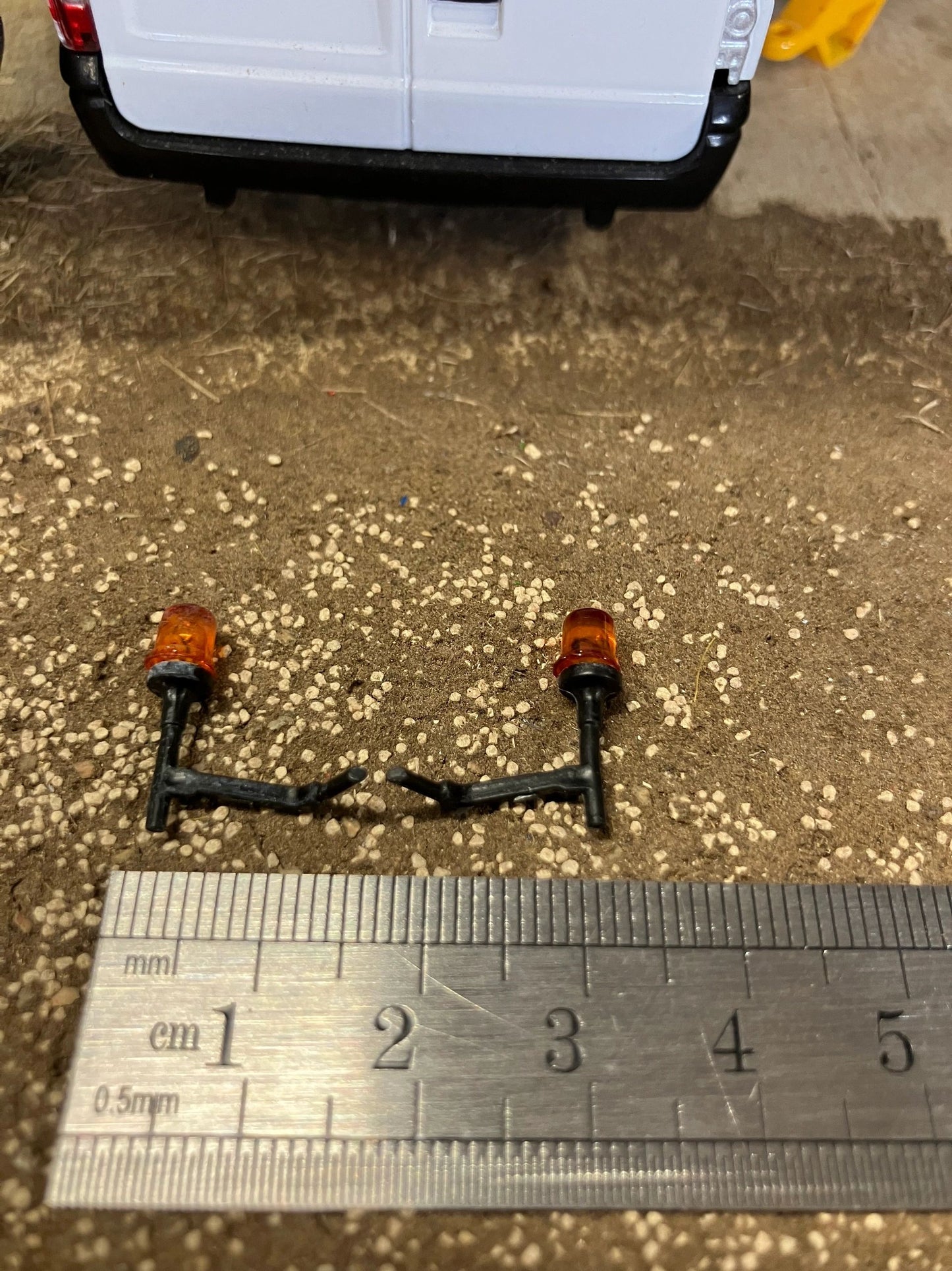 Pair of flashing right and left light Beacon light tractor truck 1:32 scale Image 2