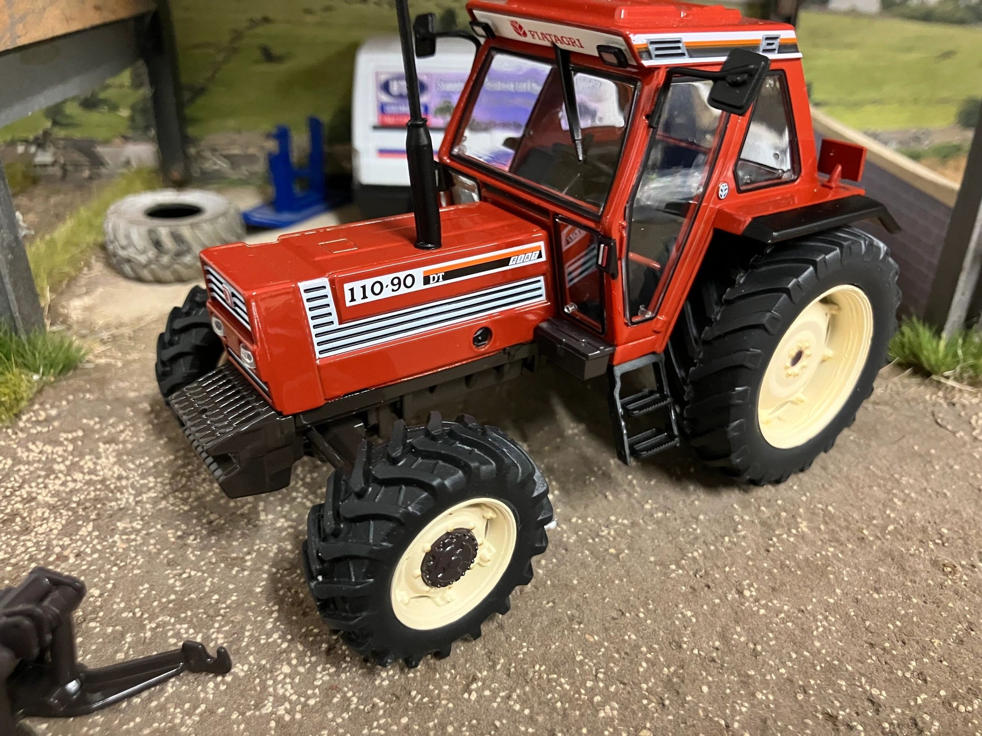 REP020 Replicagri Fiat 110-90 tractor 1:32 scale Boxed Image 4