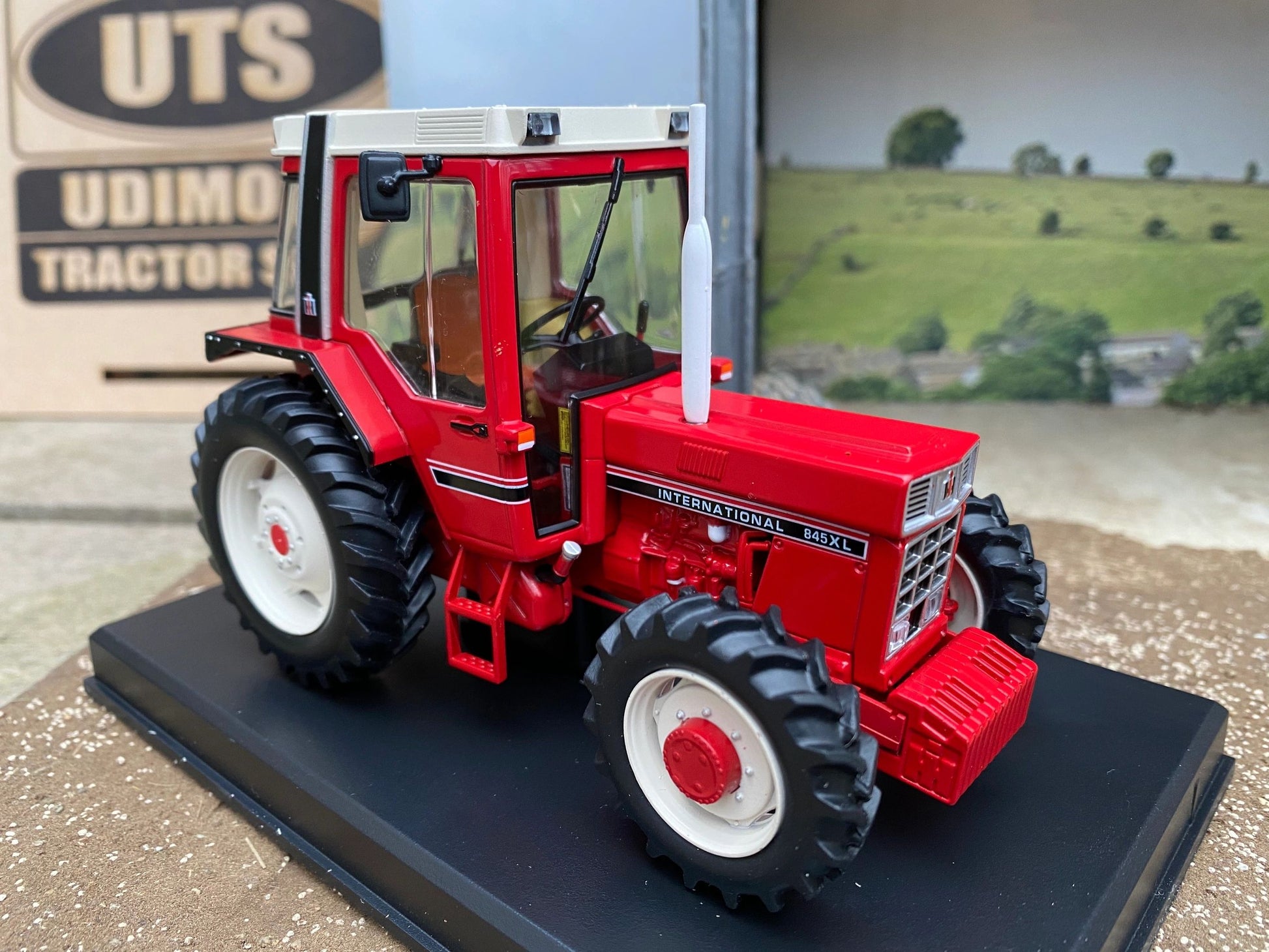REP060 Replicagri International 845XL 4wd tractor 1:32 scale Boxed Image