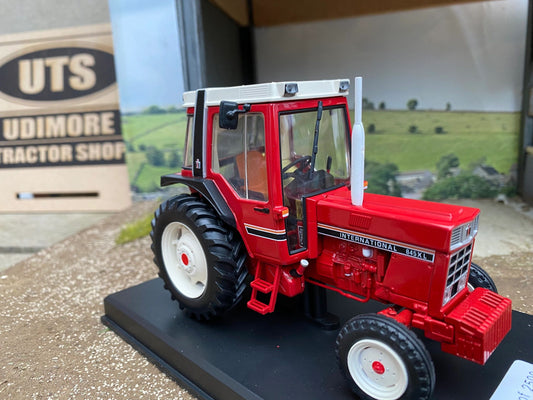 REP082 Replicagri International 845XL 2wd black fenders tractor 1:32 scale Boxed Image