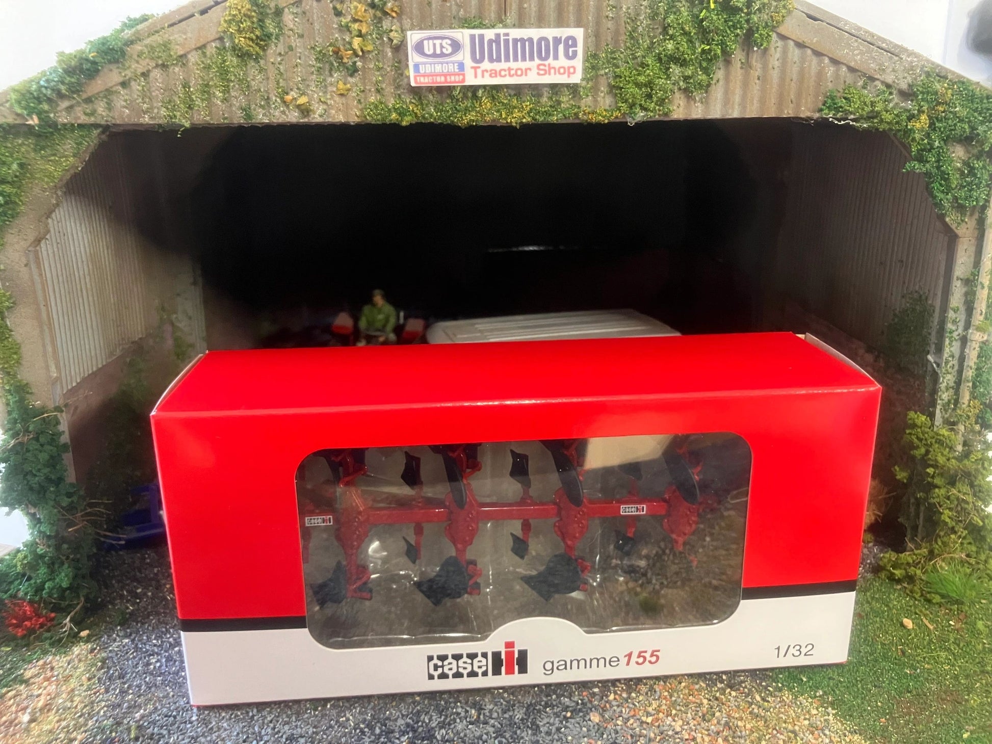 REP103 Replicagri CASE IH 155 4 Furrow Plough 1:32 scale Boxed Image 5