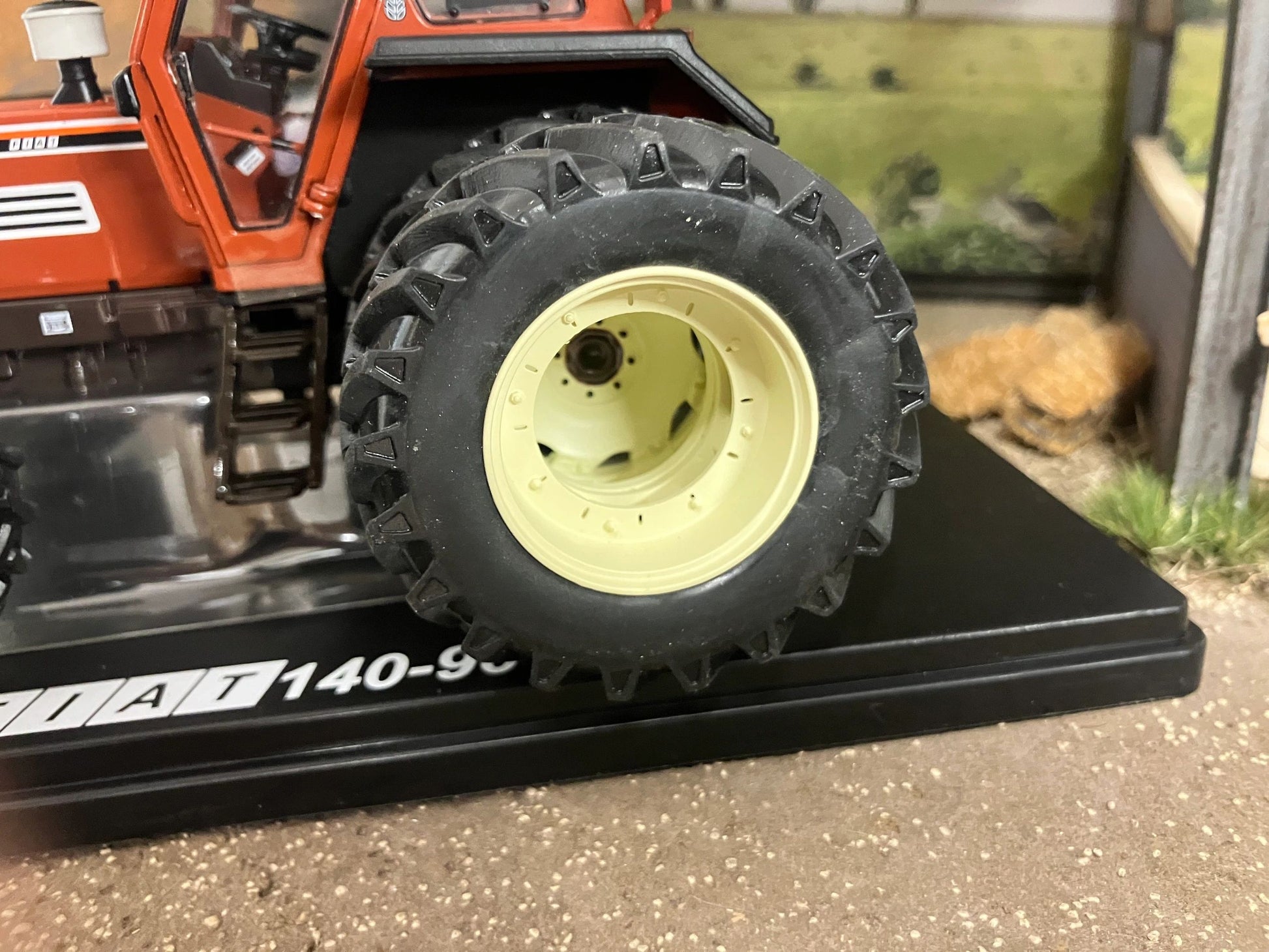 REP117 Replicagri Fiat 140-90 DT with duals tractor 1:32 scale Boxed Image 3