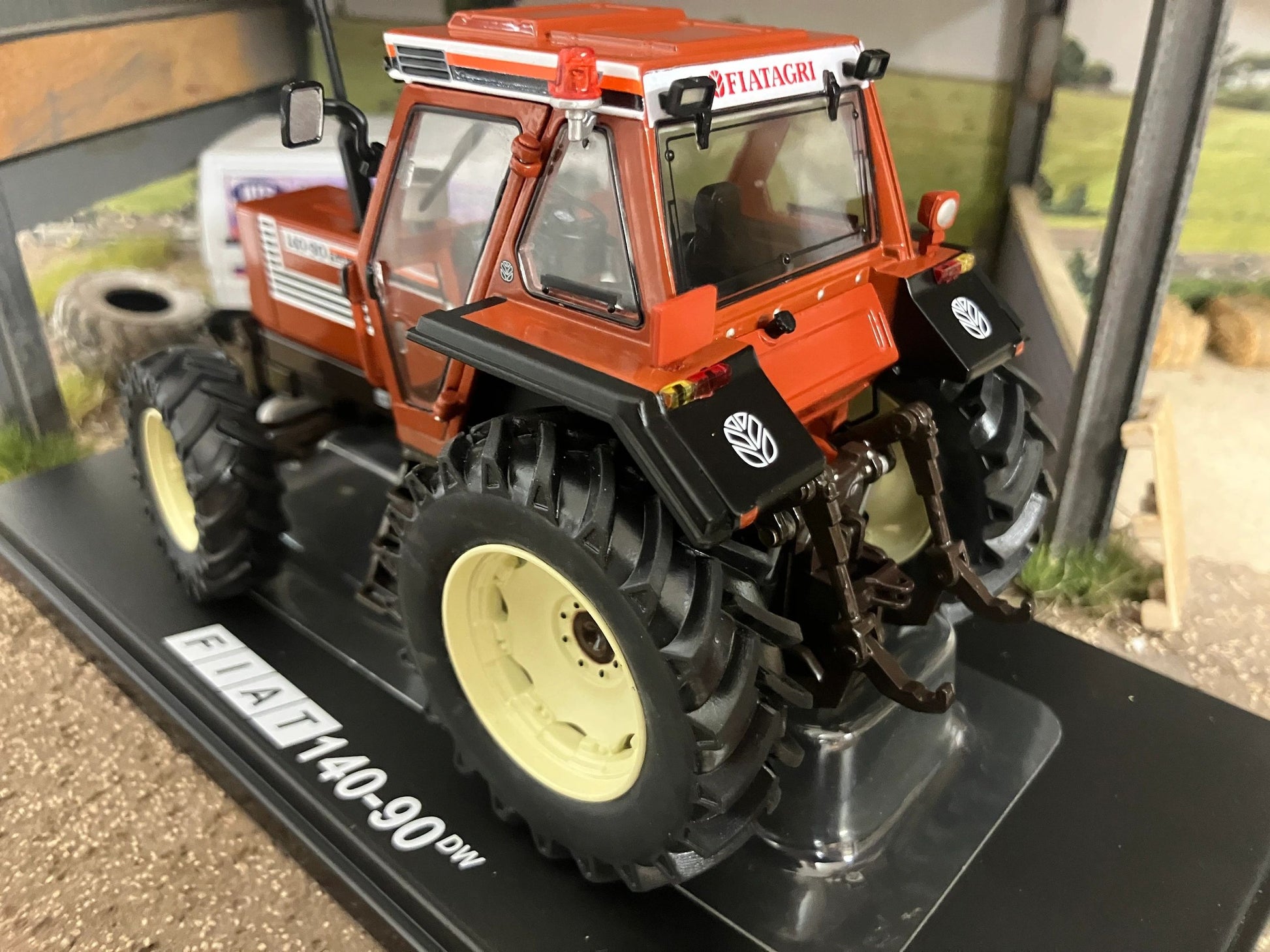 REP117 Replicagri Fiat 140-90 DT with duals tractor 1:32 scale Boxed Image 6