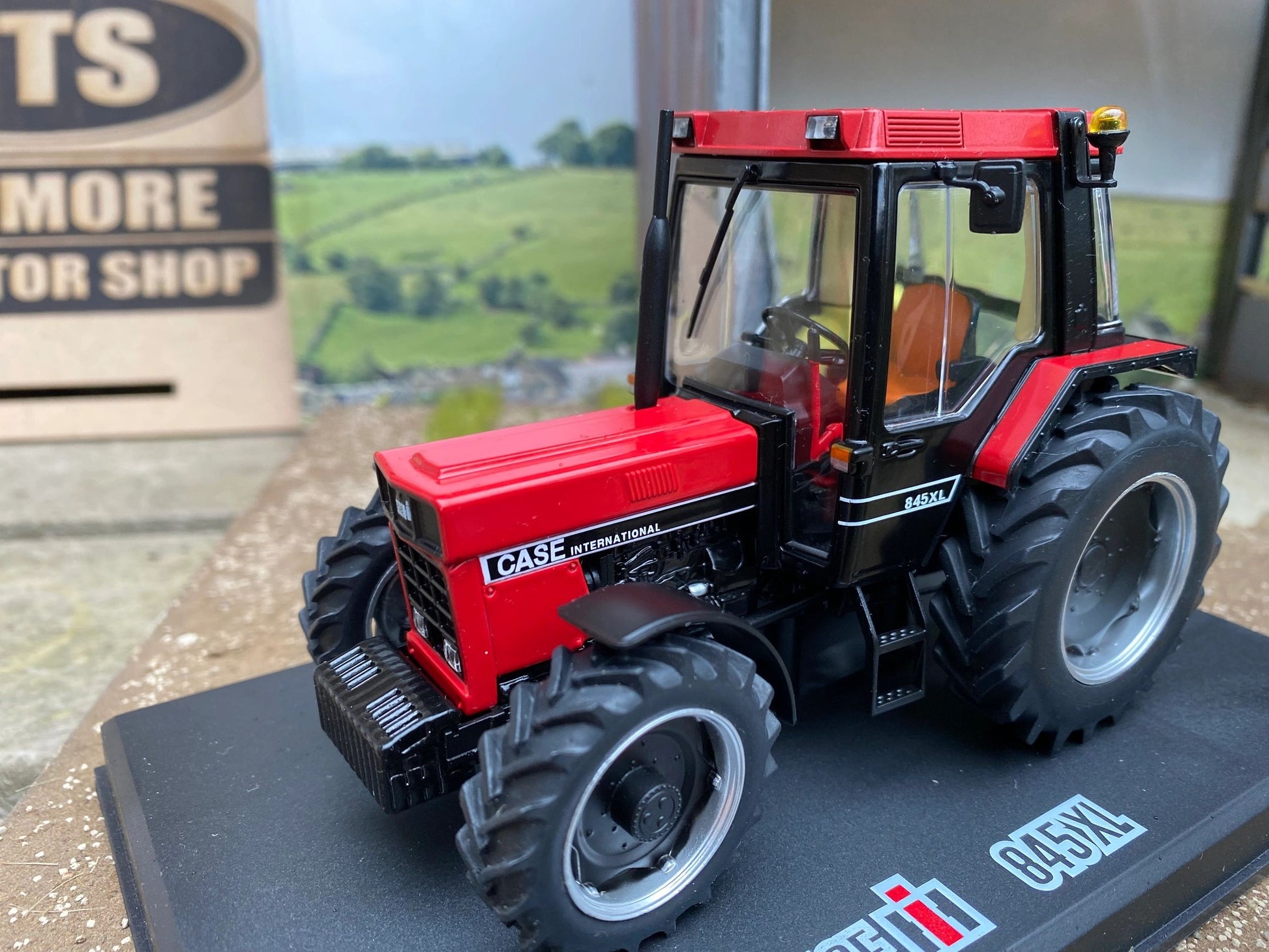 REP129 Replicagri CASE International 845XL Black/Red tractor 1:32 scale Boxed Image 3