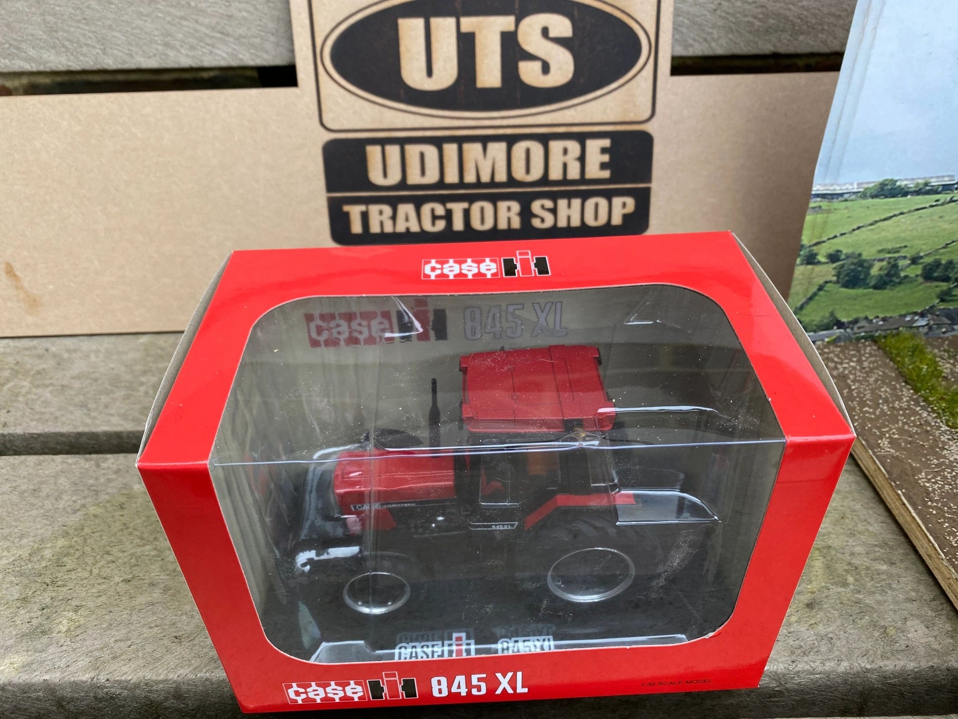 REP129 Replicagri CASE International 845XL Black/Red tractor 1:32 scale Boxed Image 4