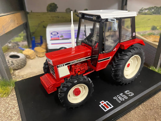 REP196 Replicagri International 745s 4wd tractor 1:32 scale Boxed Image