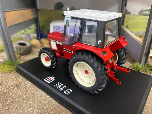 REP196 Replicagri International 745s 4wd tractor 1:32 scale Boxed Image 2