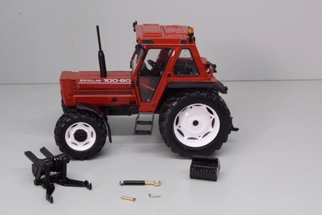 REP197 Replicagri New Holland 100-90 tractor 1:32 scale Boxed Image 8