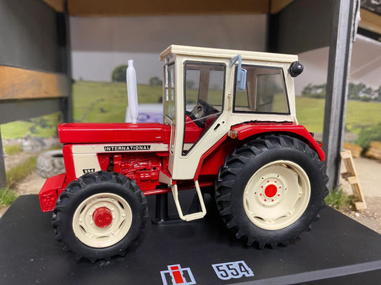 REP199 Replicagri International 554 4wd tractor 1:32 scale Boxed Image 2
