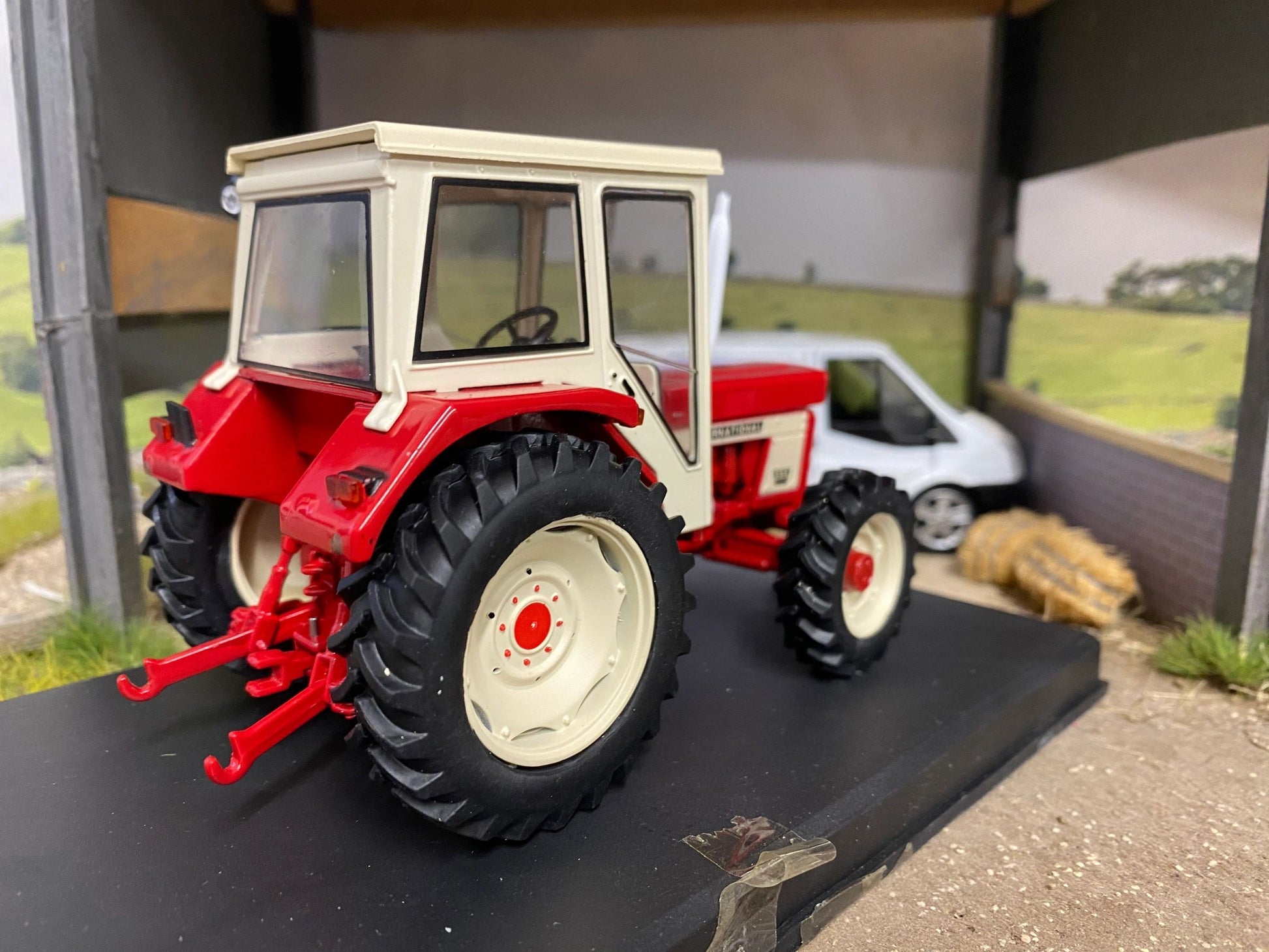REP199 Replicagri International 554 4wd tractor 1:32 scale Boxed Image 5