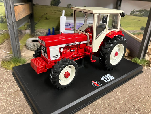 REP204 Replicagri International IH 1246 4wd tractor 1:32 scale Boxed Image
