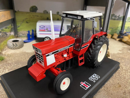 REP207 Replicagri International 955 2wd tractor 1:32 scale Boxed Image