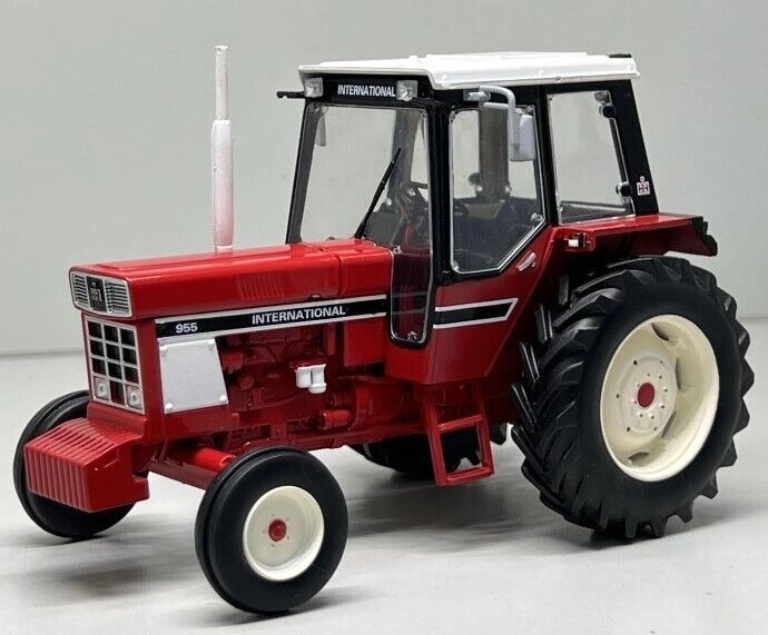REP207 Replicagri International 955 2wd tractor 1:32 scale Boxed Image 5