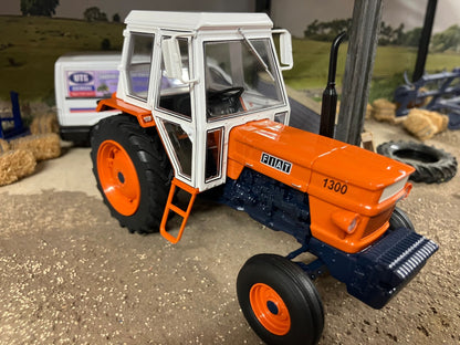 REP236 Replicagri Fiat 1300 2wd tractor 1:32 scale Boxed Image 5