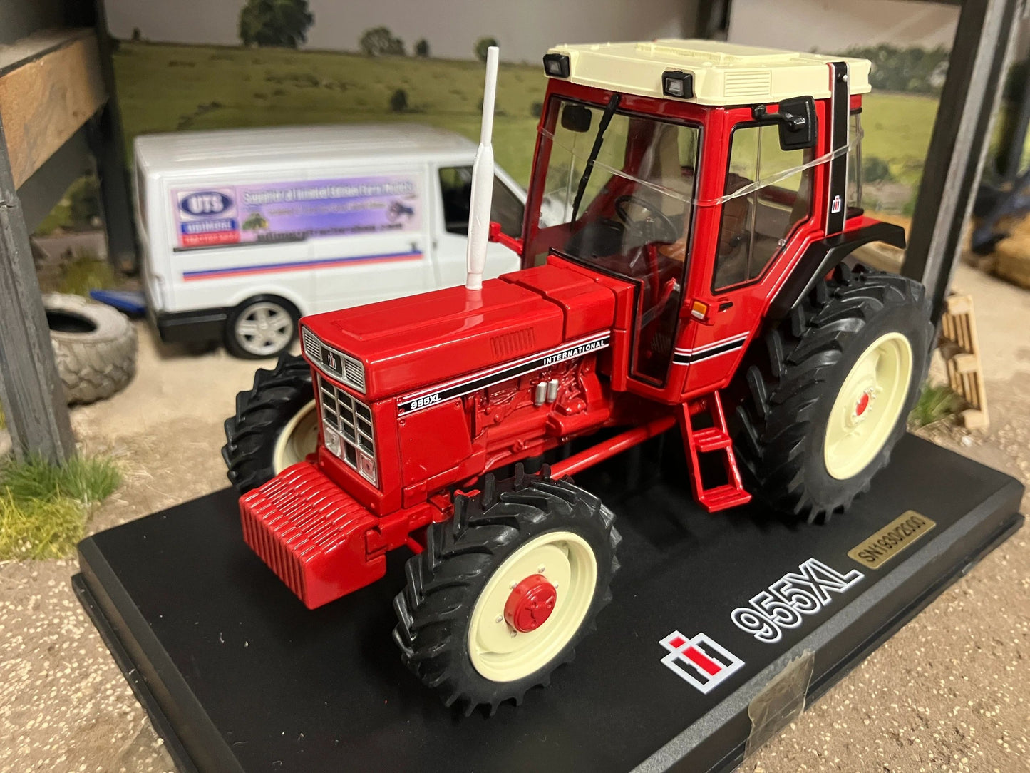 REP247 Replicagri International 955 XL 4wd tractor 1:32 scale Boxed Image