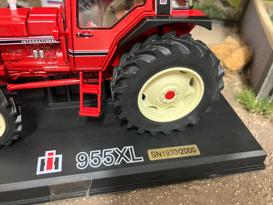 REP247 Replicagri International 955 XL 4wd tractor 1:32 scale Boxed Image 2