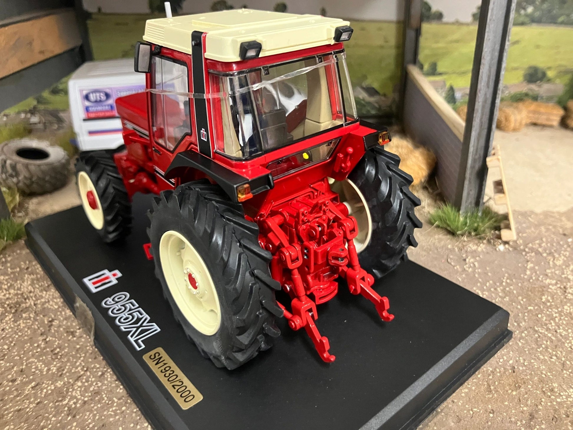 REP247 Replicagri International 955 XL 4wd tractor 1:32 scale Boxed Image 4