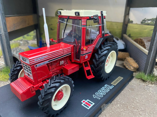 REP248 Replicagri International 1056 XL tractor 1:32 scale Boxed Image 2