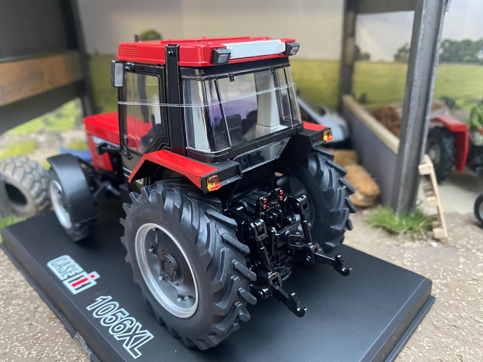 REP249 Replicagri CASE International 1056 XL tractor 1:32 scale Boxed Image 4
