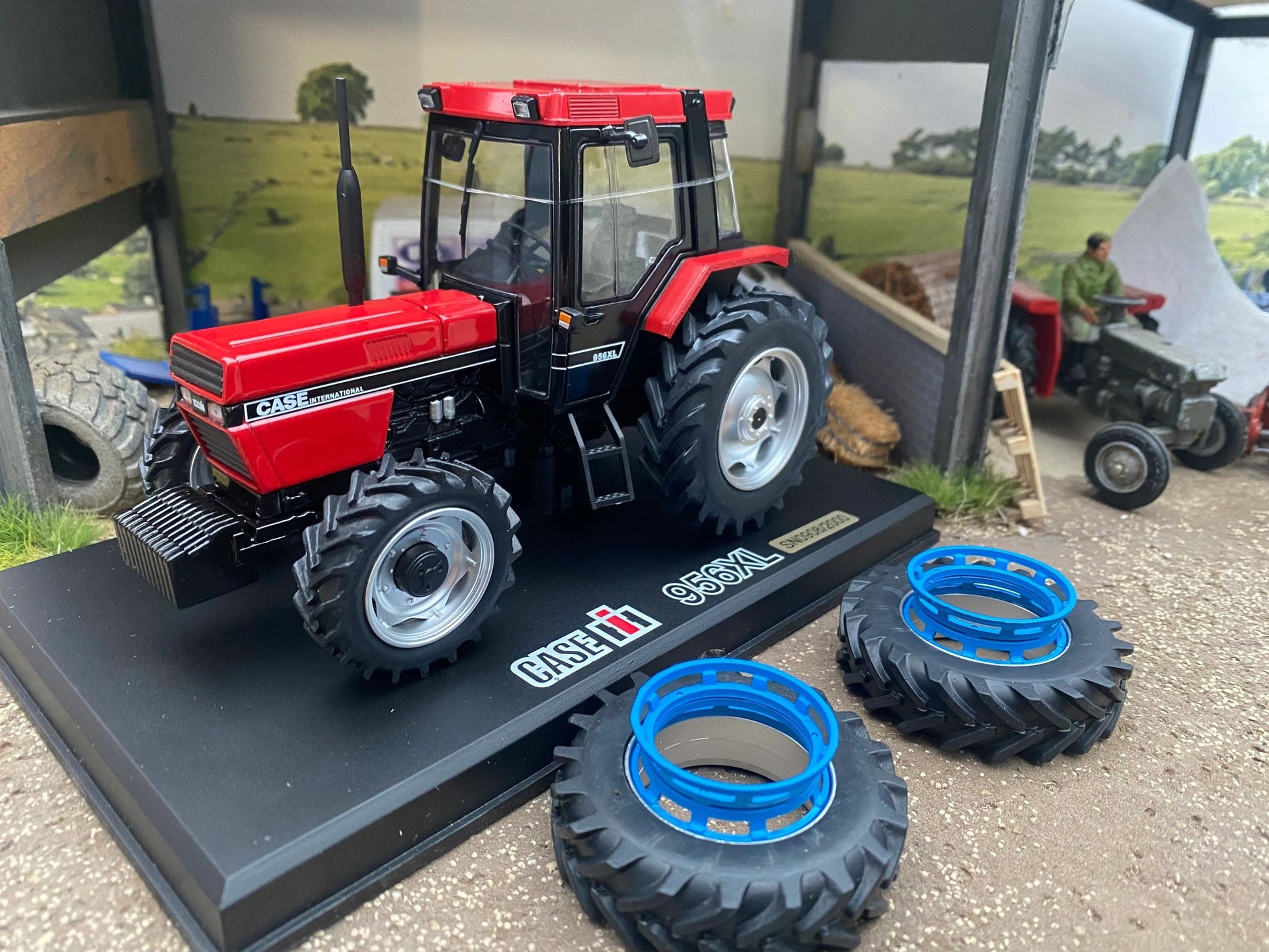 REP250 Replicagri CASE International 956 XL tractor 1:32 scale Boxed Image 2