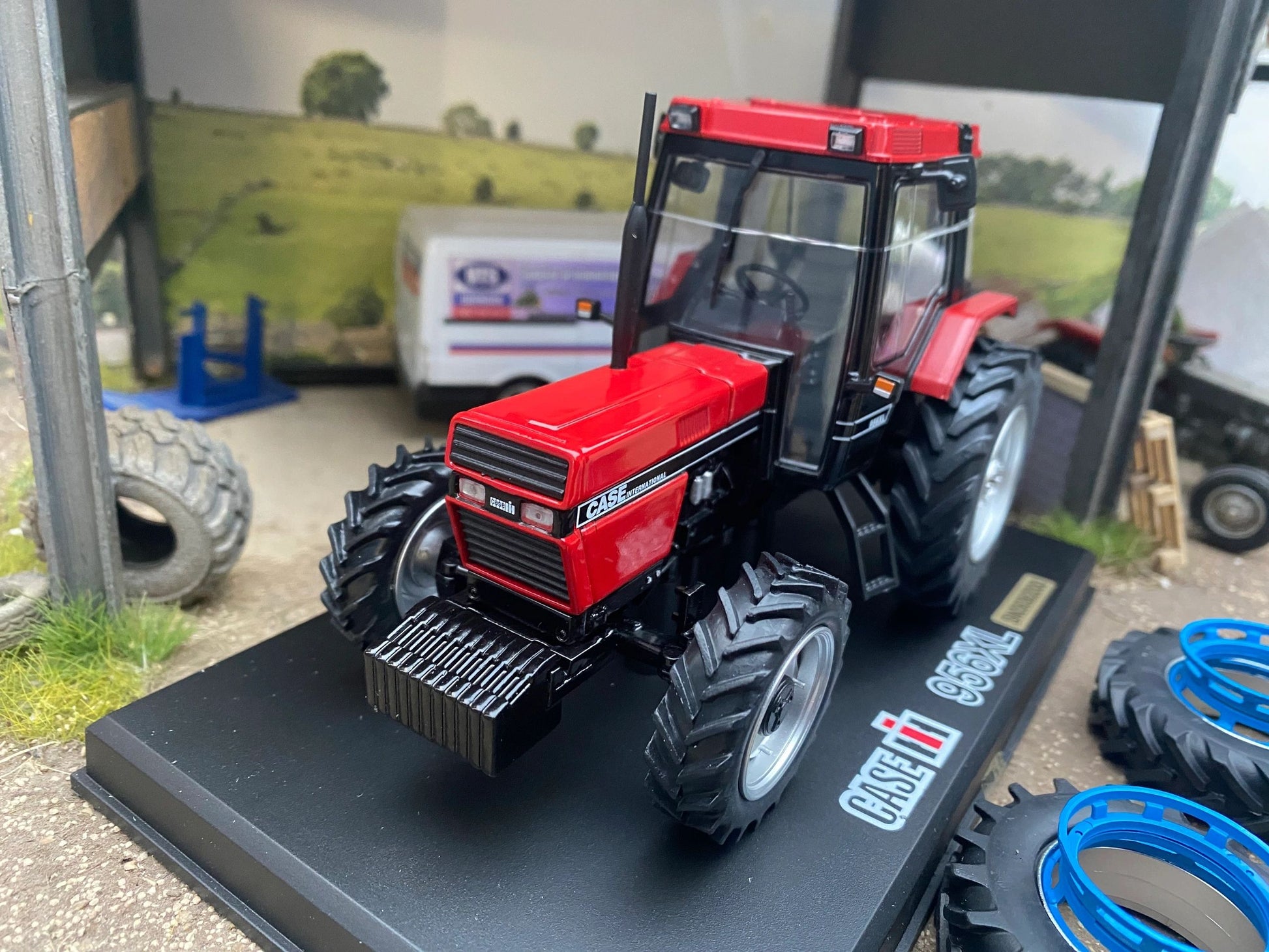 REP250 Replicagri CASE International 956 XL tractor 1:32 scale Boxed Image 3