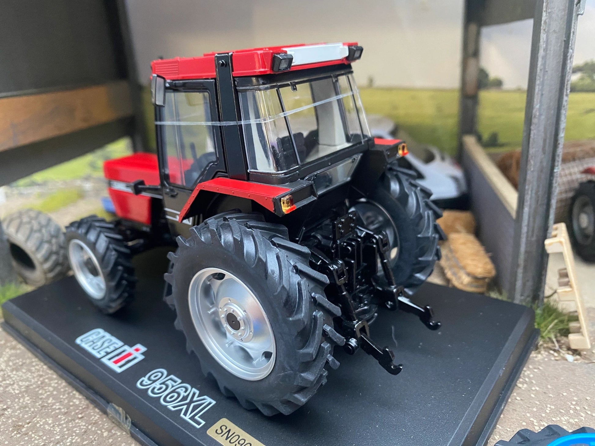 REP250 Replicagri CASE International 956 XL tractor 1:32 scale Boxed Image 4
