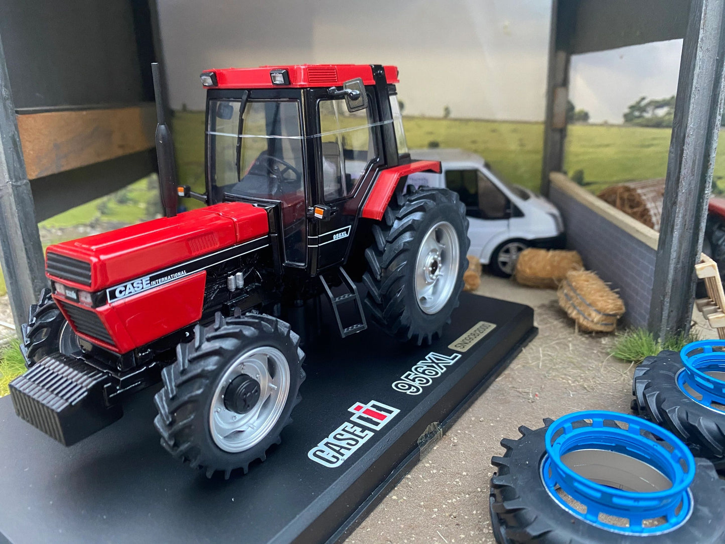 REP250 Replicagri CASE International 956 XL tractor 1:32 scale Boxed Image 5