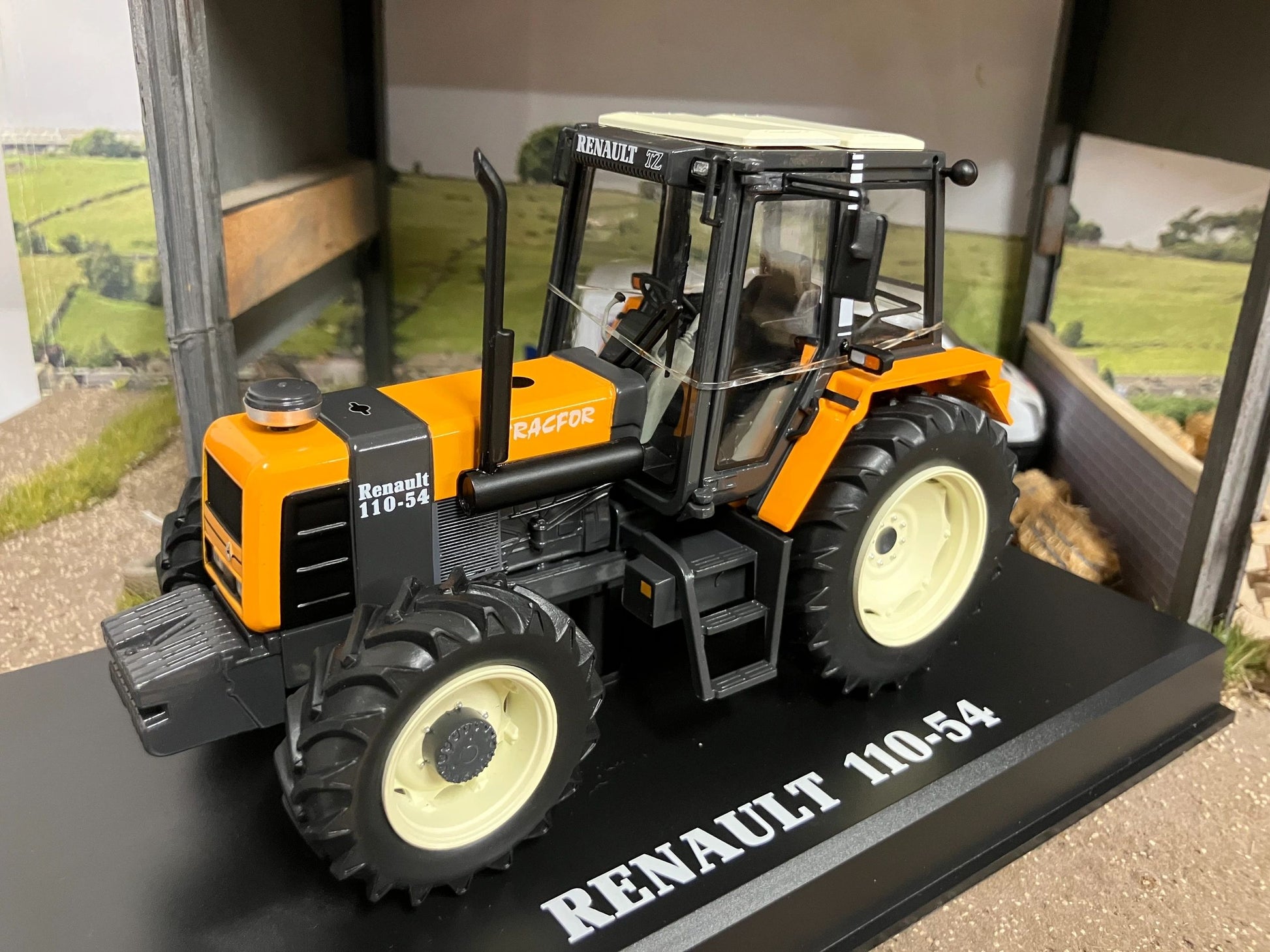 REP276 Replicagri Renault 110-54 TZ tractor 1:32 scale Boxed Image 4