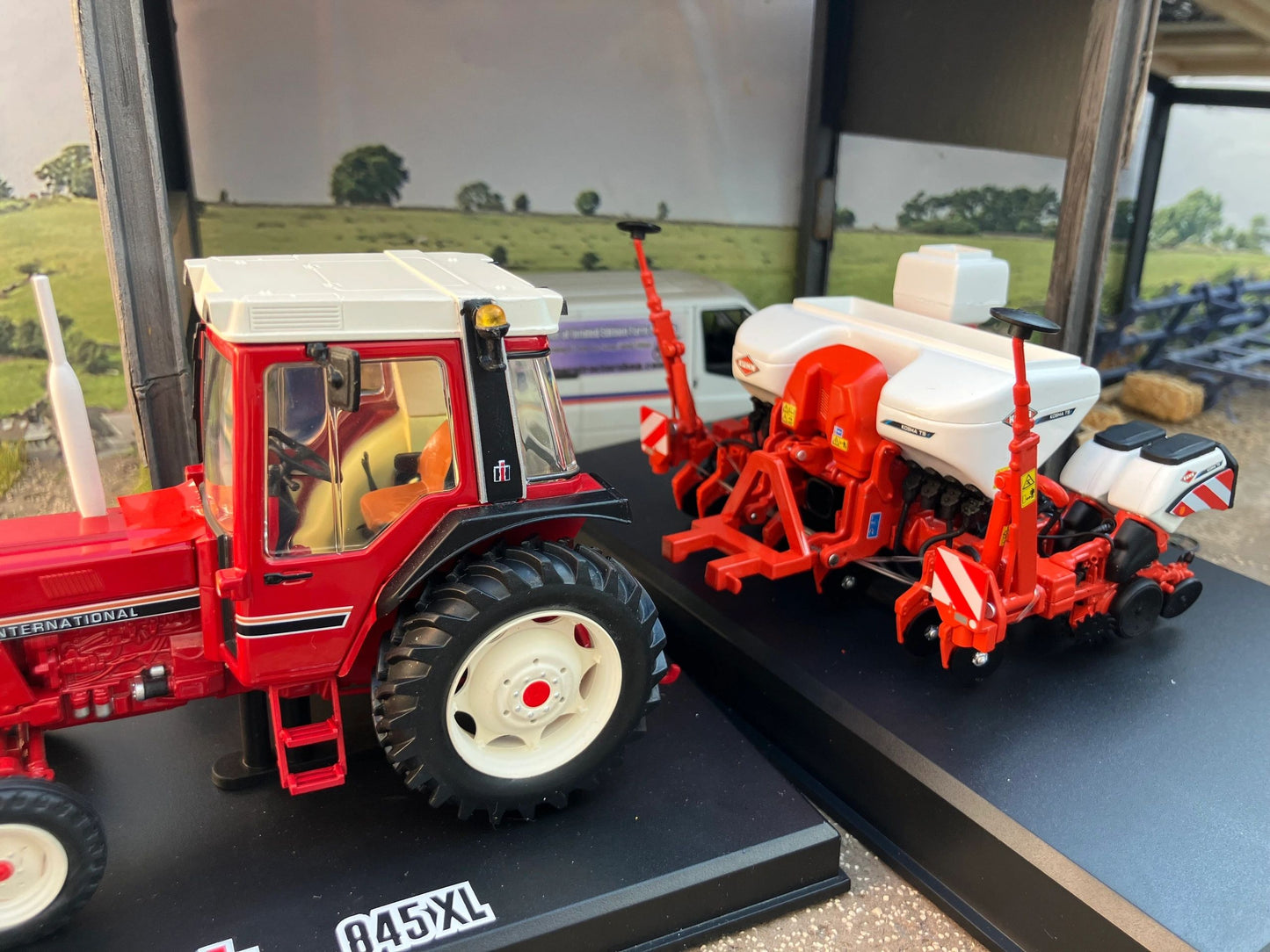 REP284 Replicagri Kuhn kosma 6 row Seed drill 1:32 scale Boxed Image 4