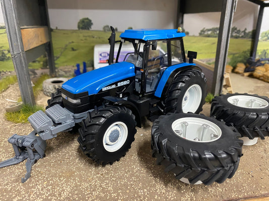 REPB22 Replicagri New Holland 8560 removable rear duals Tractor Boxed 1:32 scale IN STOCK Image 2