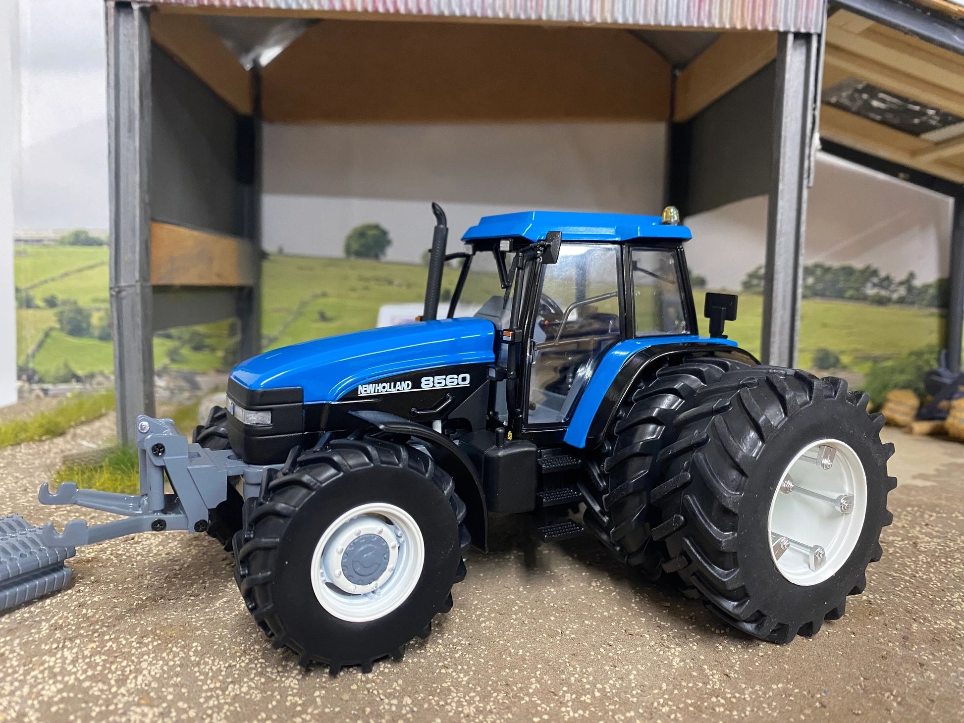 REPB22 Replicagri New Holland 8560 removable rear duals Tractor Boxed 1:32 scale IN STOCK Image 3