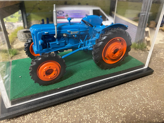 SCALEdown Handbuilt Fordson Major Tractor 1:32 scale Display case COLLECTION ONLY Image 2