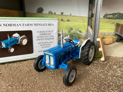 Scratch built Brian Norman Farm Miniatures Fordson Super Dexta Tractor 1:32 Scale Image 5
