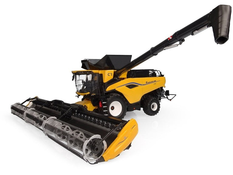 NEW HOLLAND CR11 Combine Harvester 1:32 scale Universal Hobbies UH7237