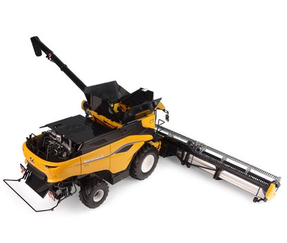 NEW HOLLAND CR11 Combine Harvester 1:32 scale Universal Hobbies UH7237