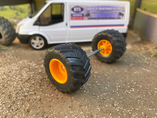 Set of 2 wheels 1:32 scale 33.5mm x 18mm Image 2