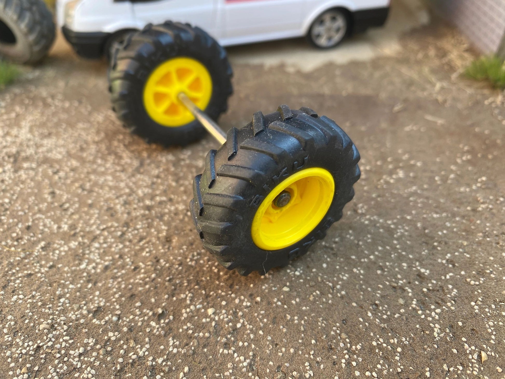 Set of 2 wheels 1:32 scale 40mm x 14.5mm Image 3