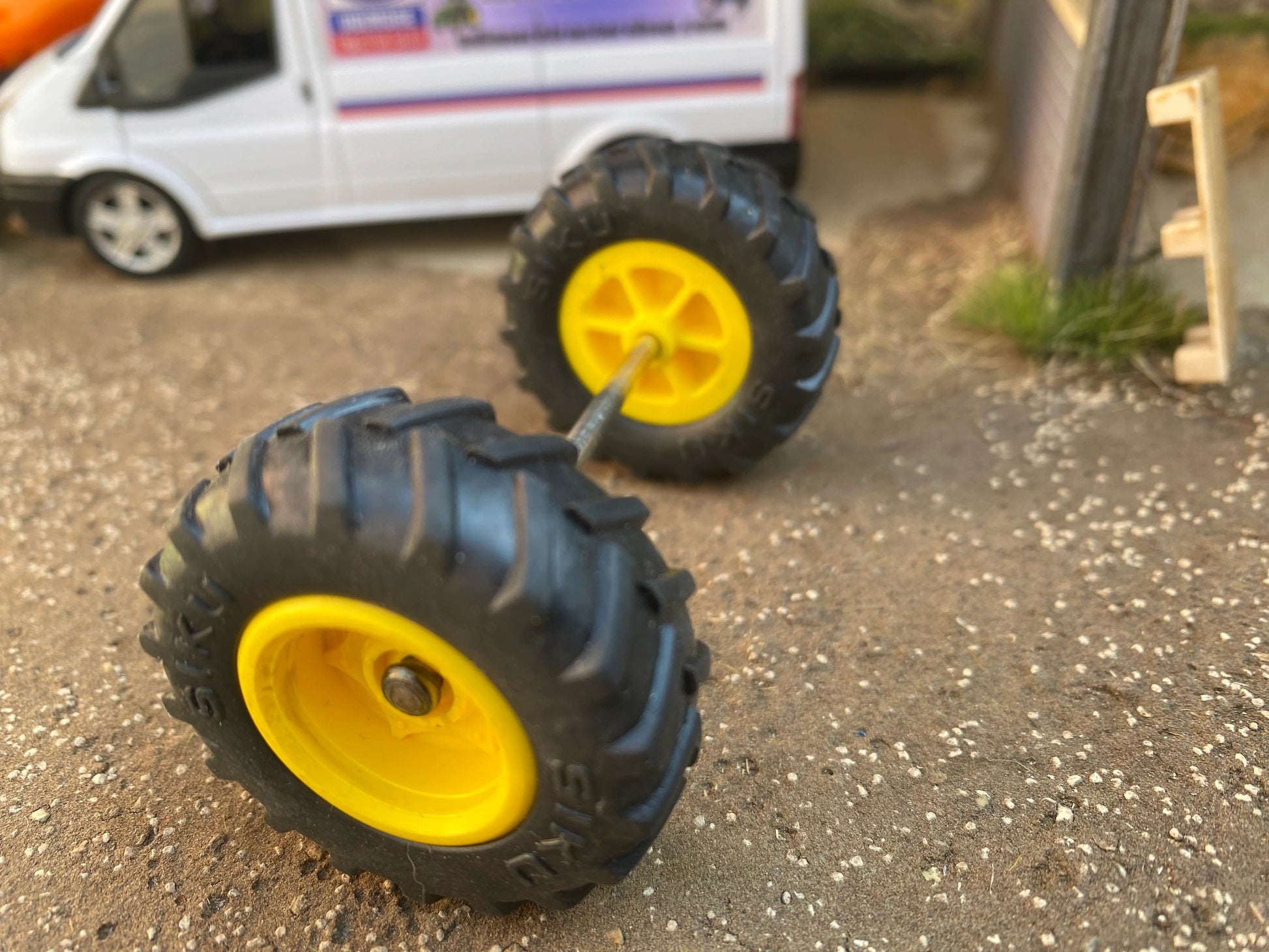 Set of 2 wheels 1:32 scale 40mm x 14.5mm Image 5