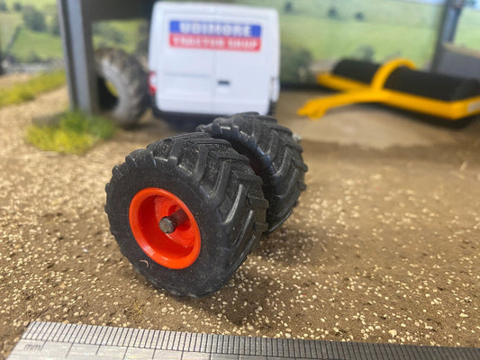 Set of 2 wheels 32mm x 17mm 1:32 scale axle Image