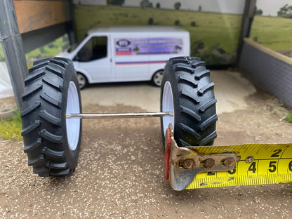 Set of 2 wheels and axle 1:32 scale Image 3