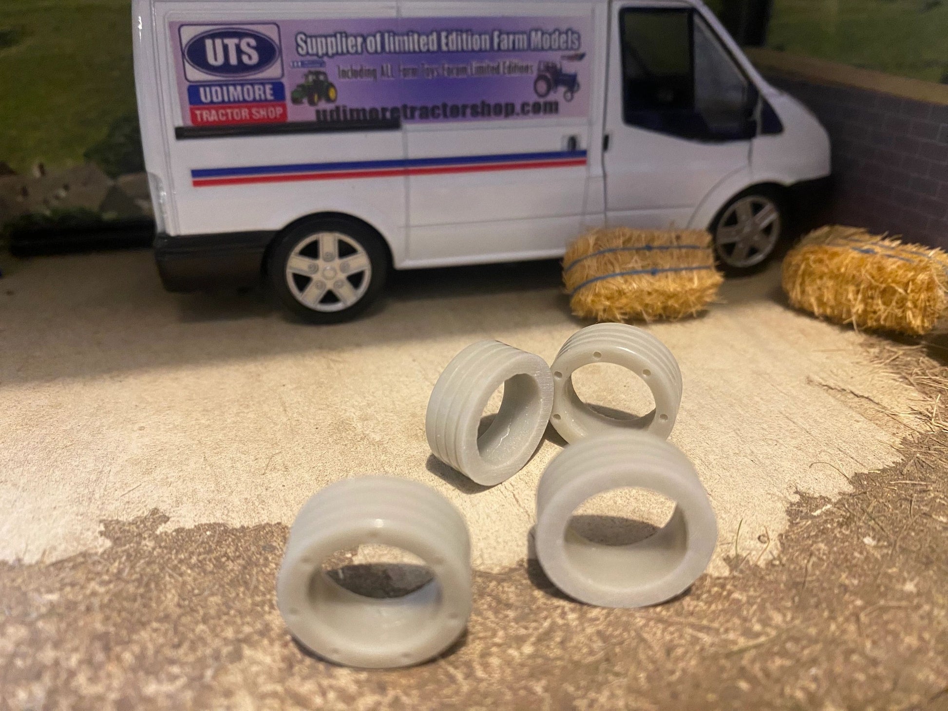 Set of 4 County and Ford TW Tractor wheel weights Britains Universal hobbies conversions farm machinery 1:32 scale Image 4