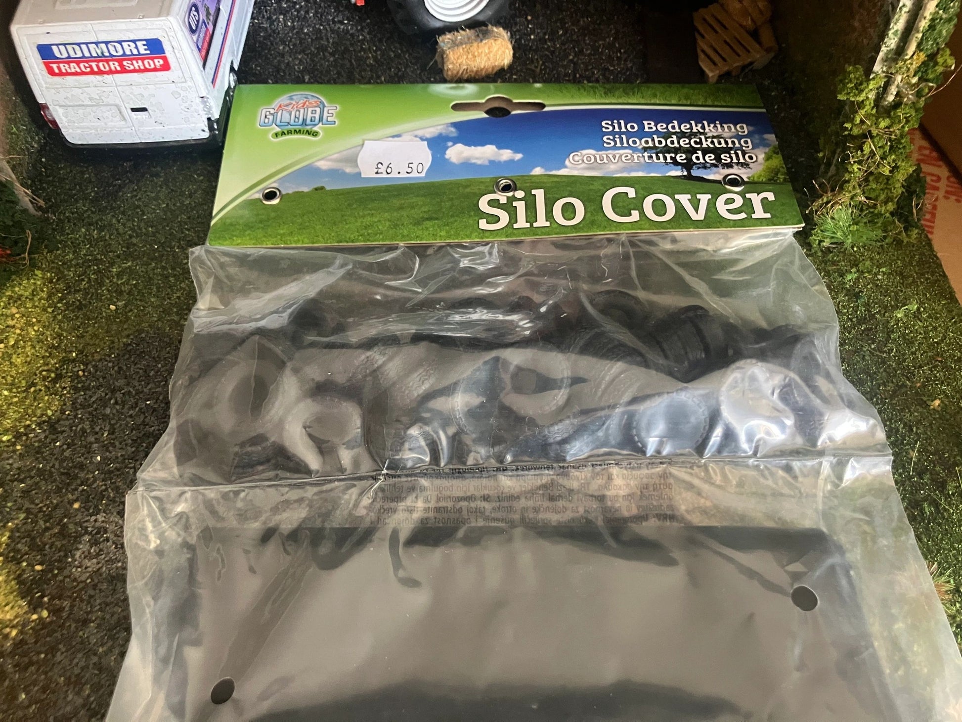 Silage Pit Cover and 50 Rubber Tyres 1:32 scale Kids Globe Image 3