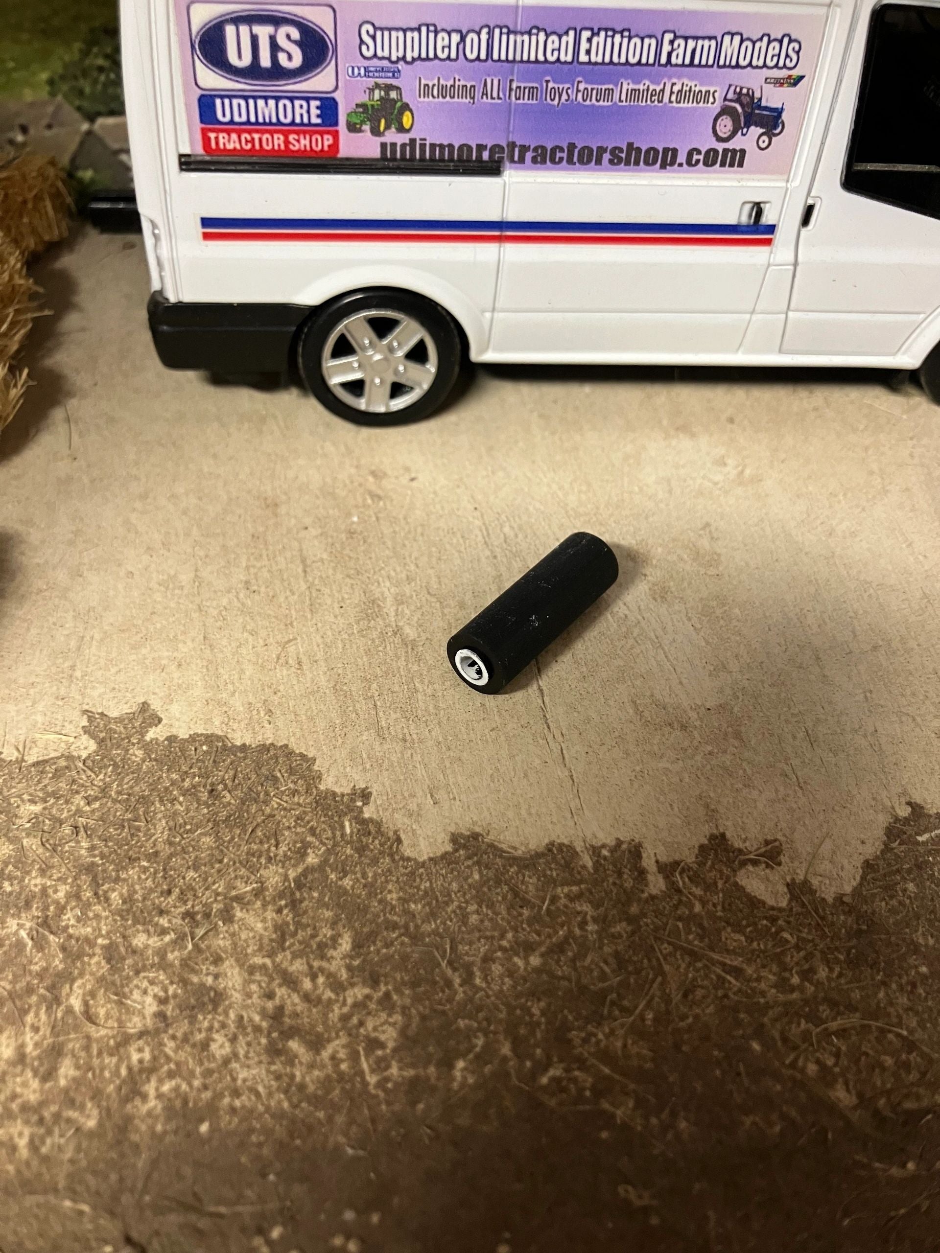 Silage bale wrap rolls 1:32 scale Image 3