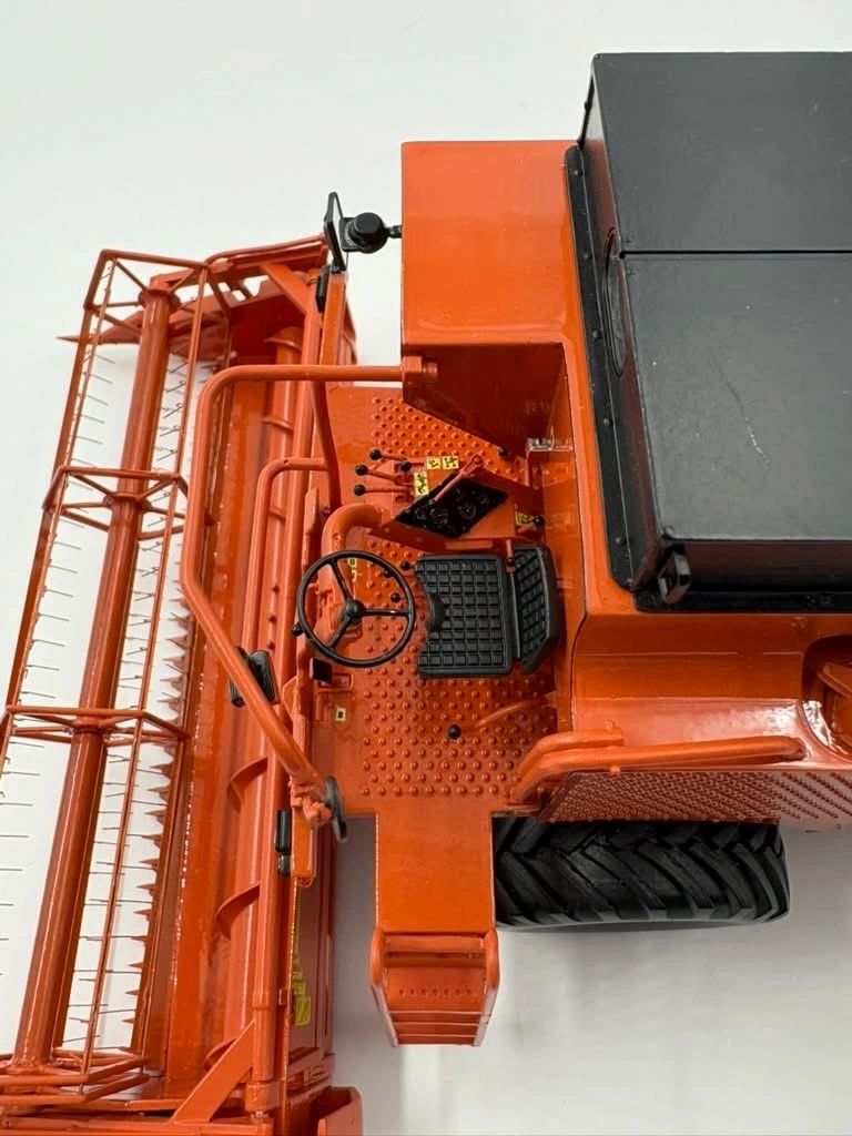 Someca M152 Combine Harvester Limited Edition Stunning in 1:32 scale VKA Models COLLECTION ONLY Image 3