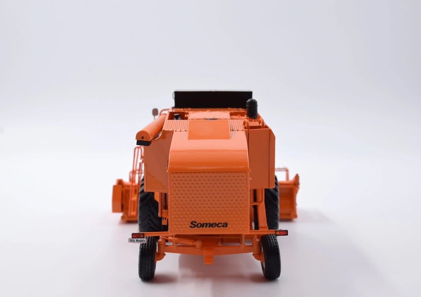 Someca M152 Combine Harvester Limited Edition Stunning in 1:32 scale VKA Models COLLECTION ONLY Image 6